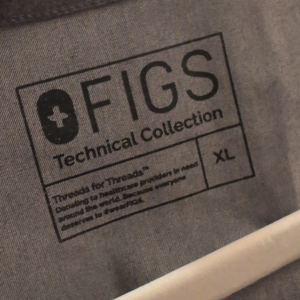 Figs Graphite Scrub Set - Picture 4 of 5